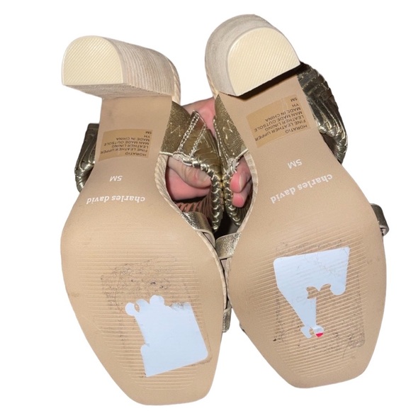 🌟 Charles David Horatio Woven Gold Sandal - Picture 6 of 6